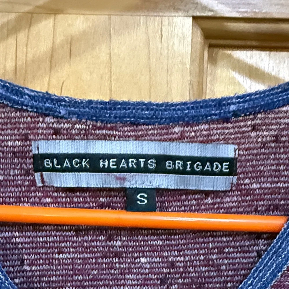 Black Hearts Brigade  Maroon V-Neck Short Sleeve Tee size S - Picture 2 of 12